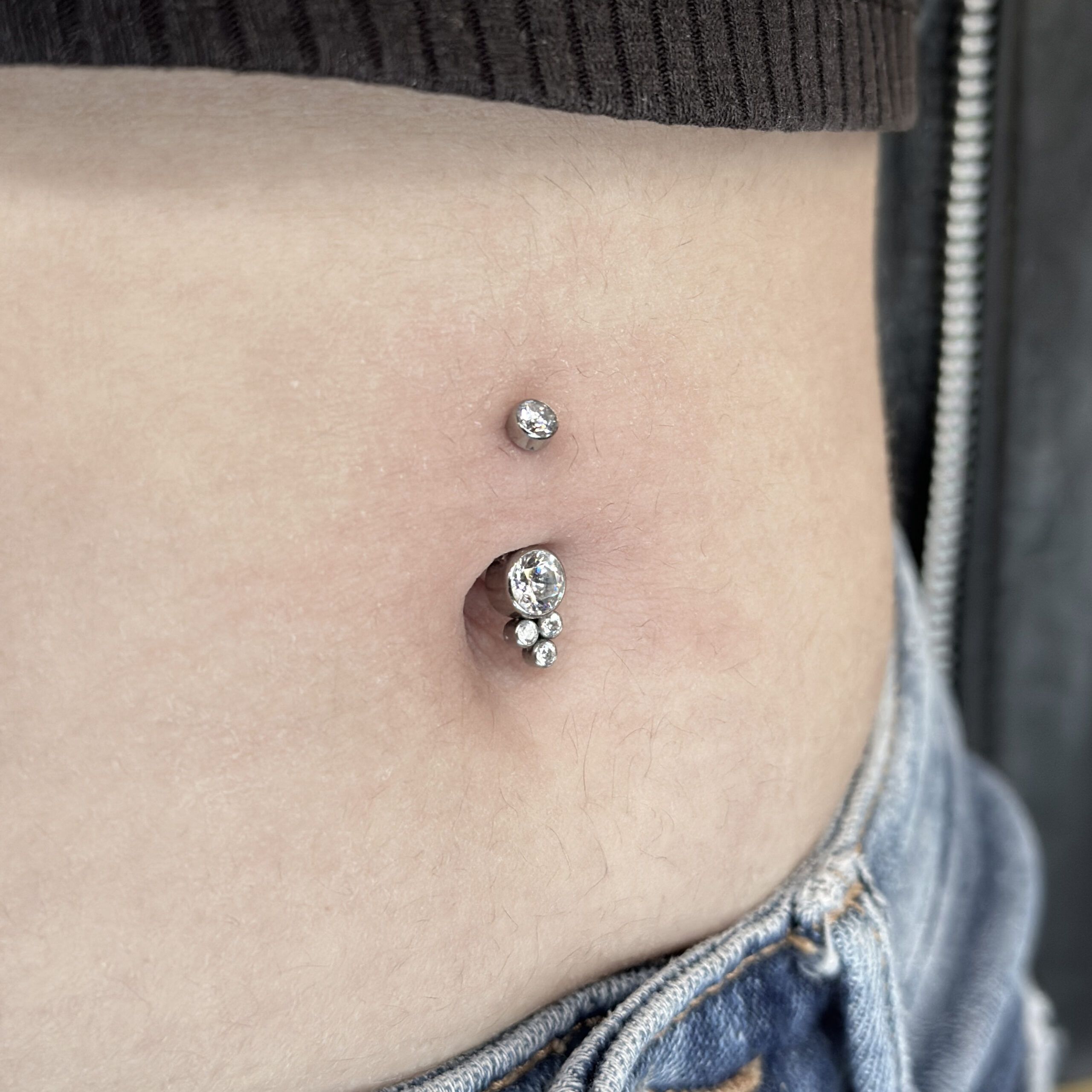 Piercing con joya hecho en Vieja Escuela Tattoo