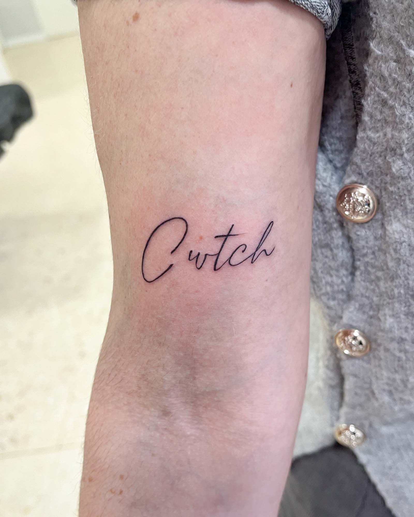 tatuajes de palabras en cursiva