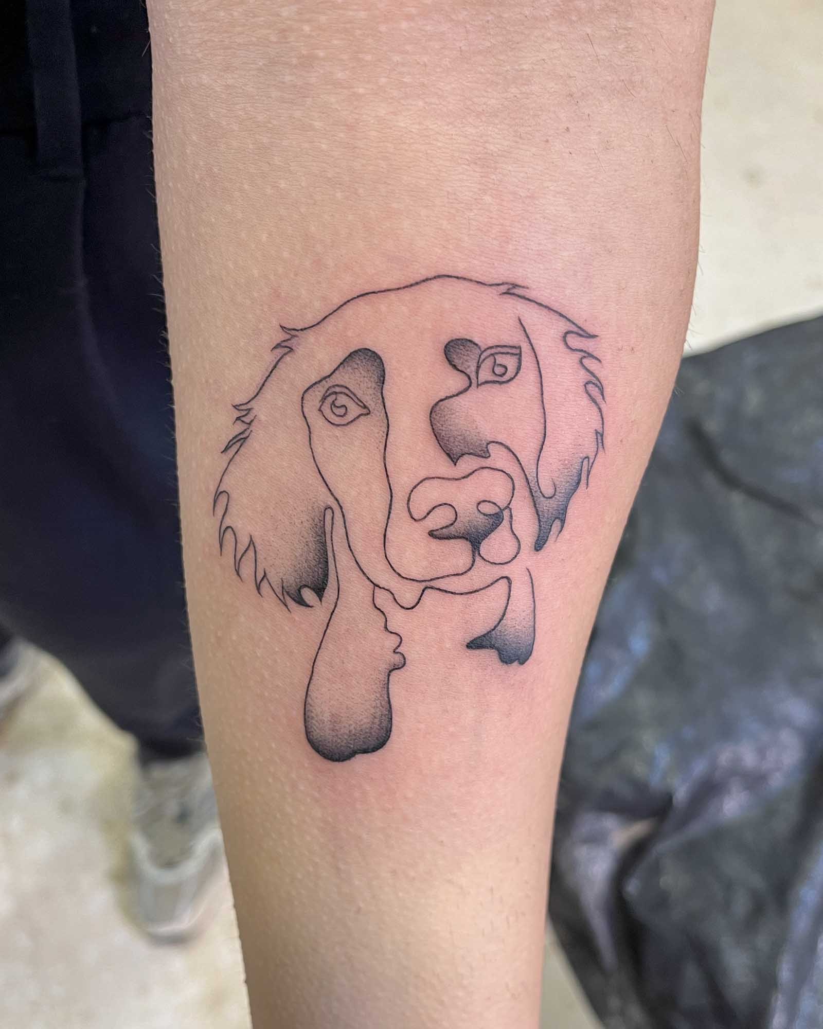 tatuaje linea fina perro minimalista valencia